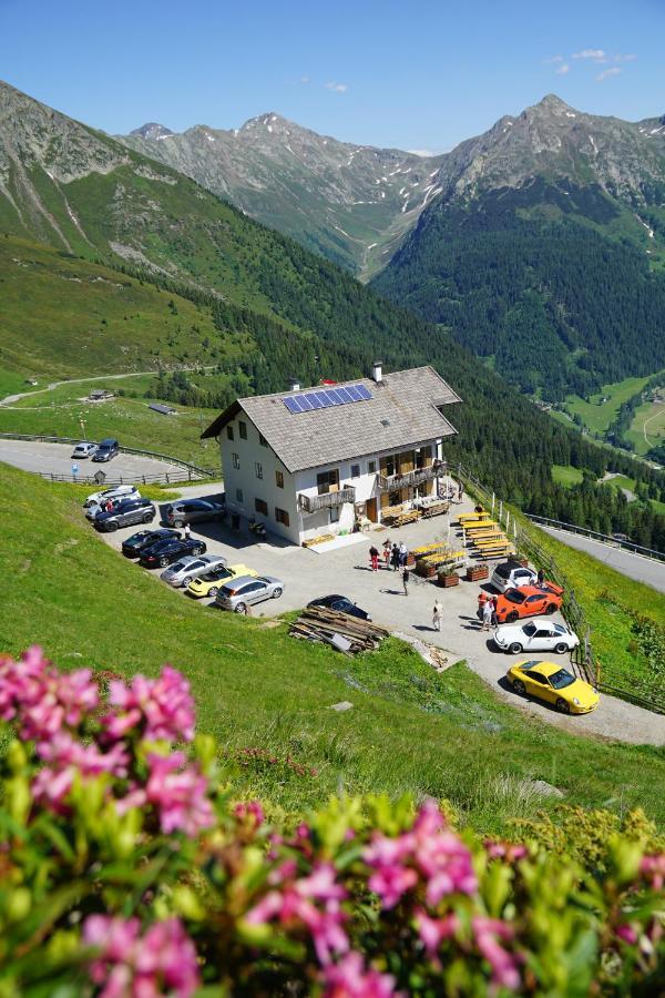 Enzianhuette Berggasthaus San Leonardo in Passiria Exterior photo